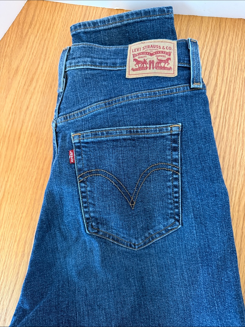 Levi's High Waisted Mom Denim Jeans with Red Tab - 32x29
